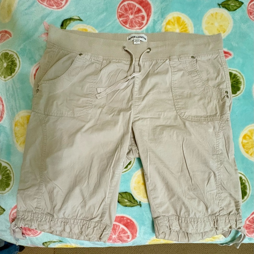 Beige Casual Women’s Drawstring Shorts, George & Martha. Sz L.  Preowned.